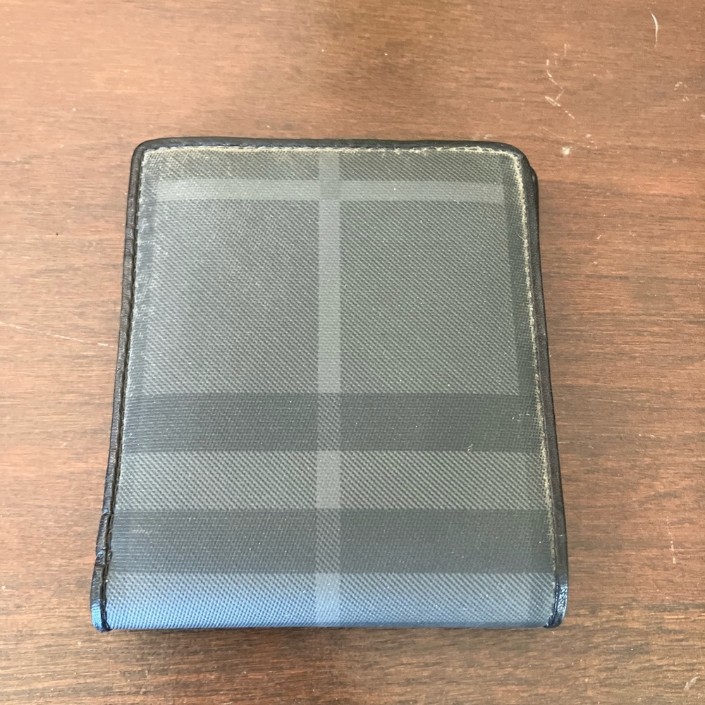 Brand new men’s Burberry wallet.